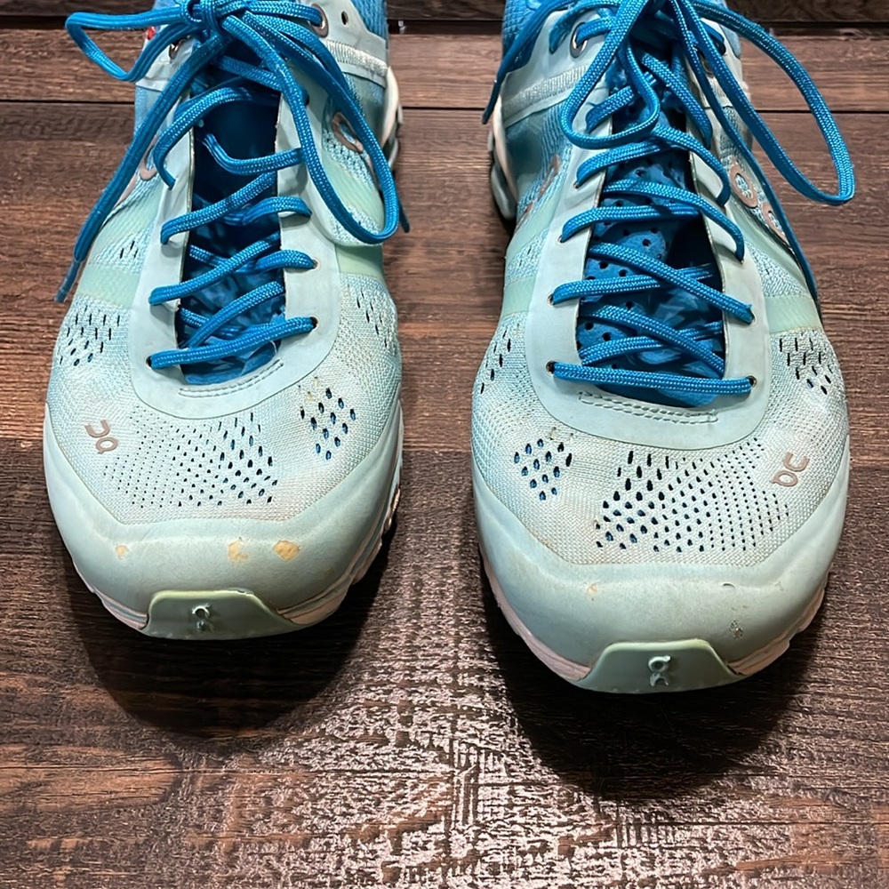 GUC ON CLOUD RUNNING SHOES 7.5 - Picture 4 of 10